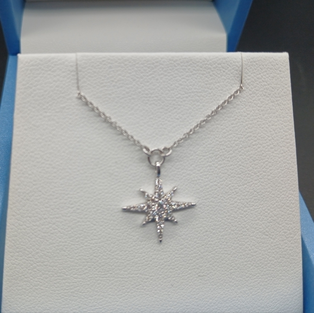 IDC 0.25ctw 14K White Gold Diamond Star Necklace with 22" Chain​​​